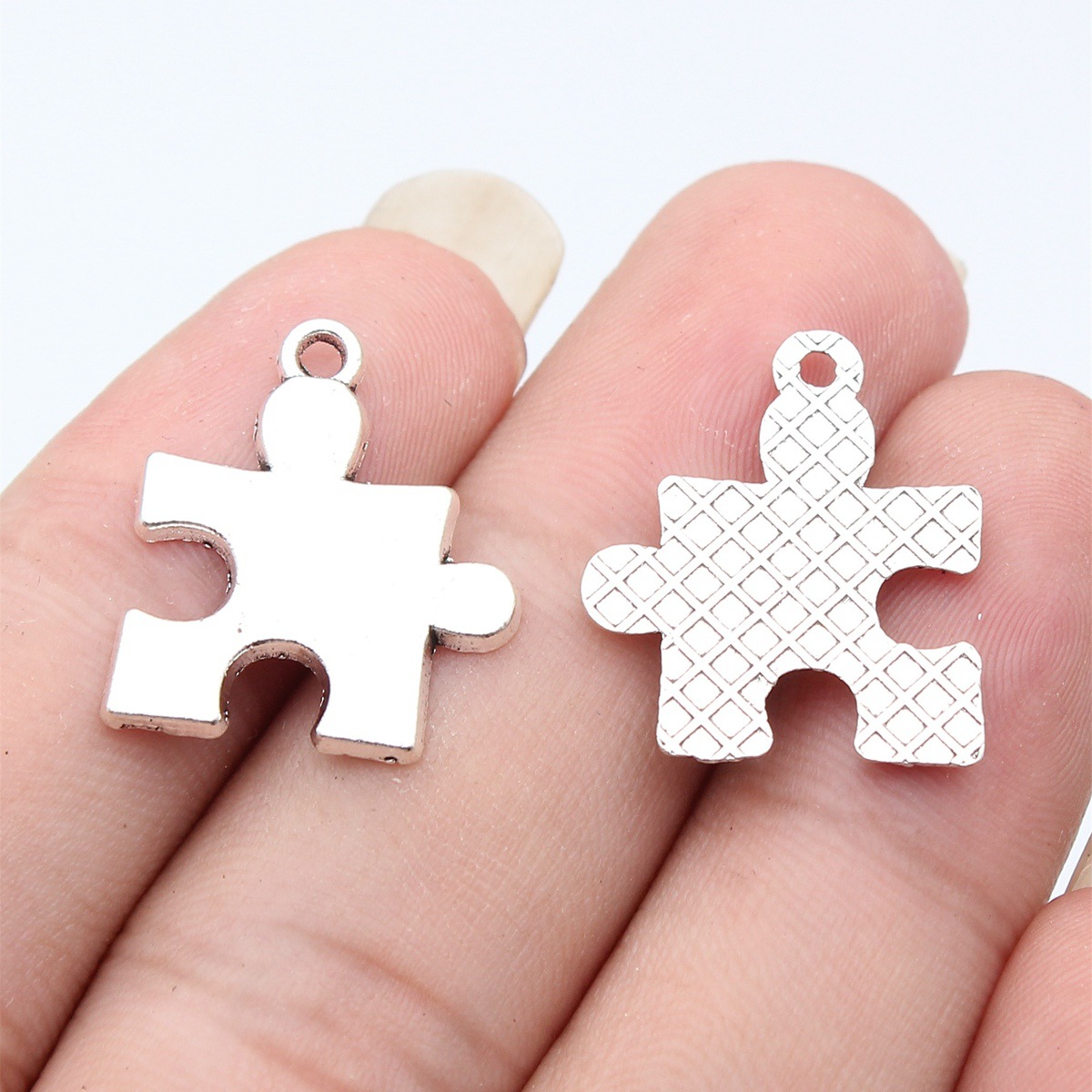 WYSIWYG 10pcs 23x20mm 2 Colors - Vintage Fashion Stores 评论和价格